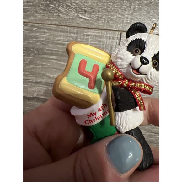 Hallmark Keepsake Ornament Child’s Fourth Christmas 2000 Child’s Age Collection - Picture 11 of 12